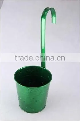 garden pot with long handle can hanging on the wall