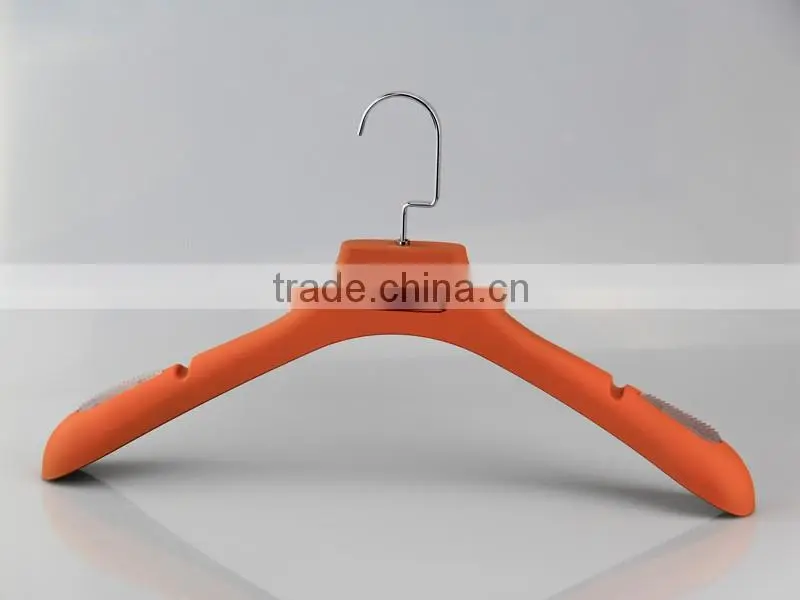 HA1423 non slip plastic clothes hanger rubber coated coat hanger