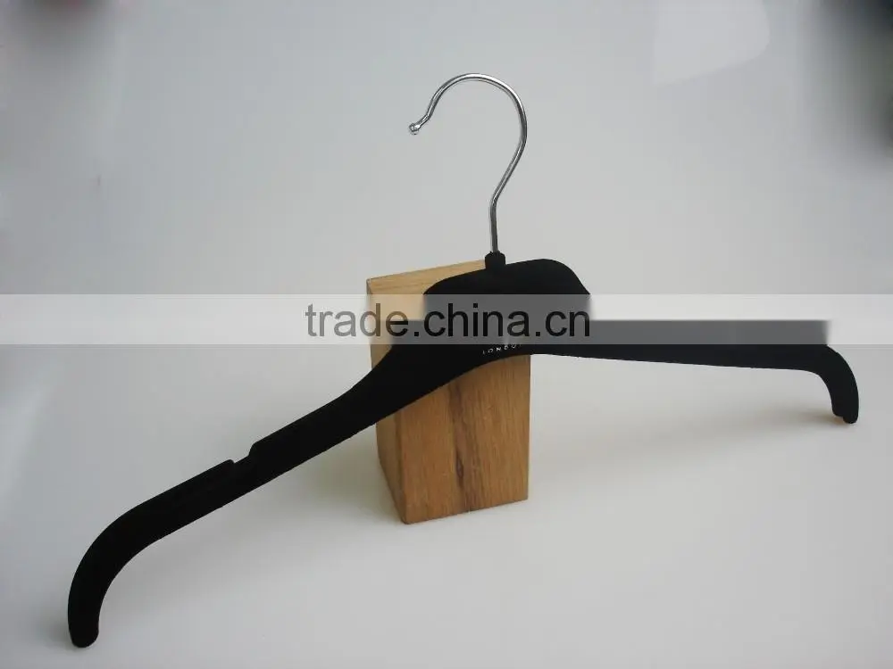 HA6992 cheap hot garment hanger velvet plastic notched evening dress hanger