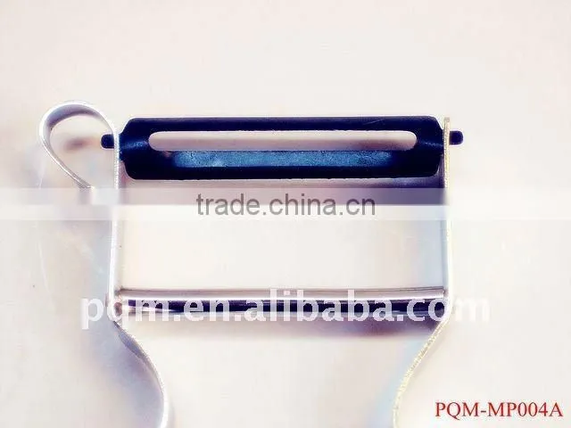 Durability and pratical stainless steel peeler 004A