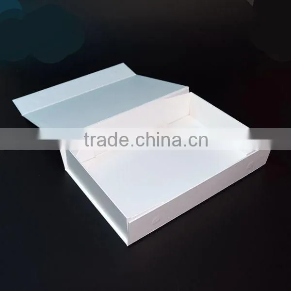 Matt white magnetic closure customized box accepted packaging gift box