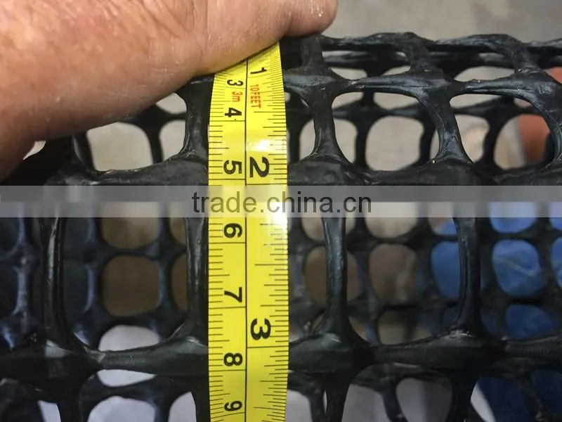 Plastic extruded tubular net for tree shelter