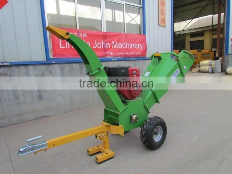 Petrol wood chipper shredder