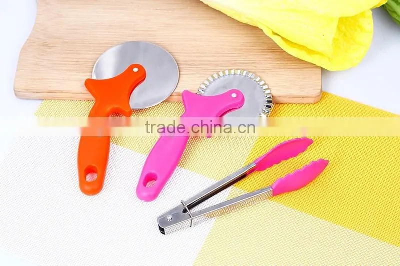Hot pink PP Handle Bakeware Pizza Cutter