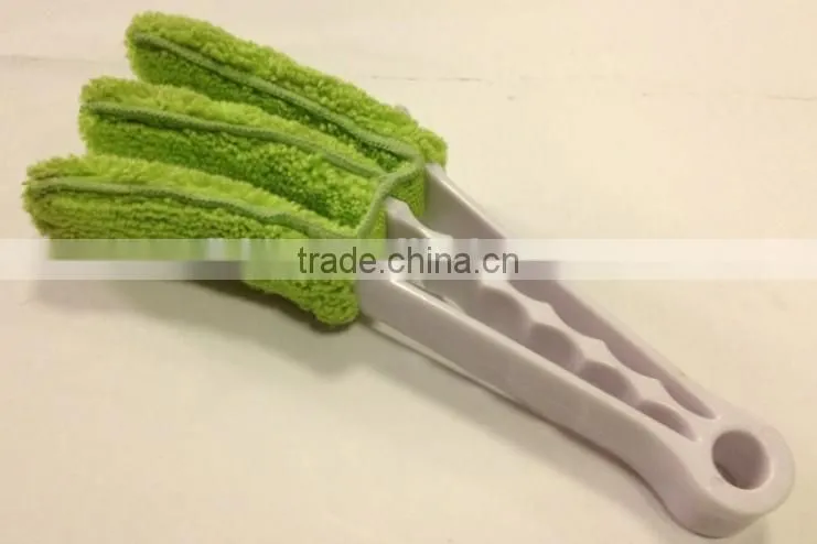 Small plastic hand Microfibre blind duster