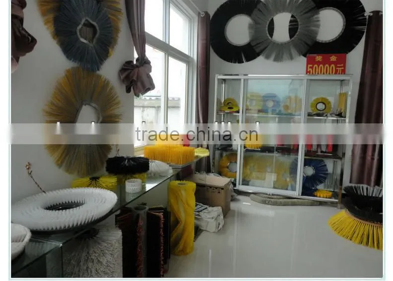 Industrial roller brush for road sweeping