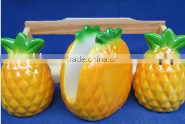 ceramic pineapple salt pepper shaker set