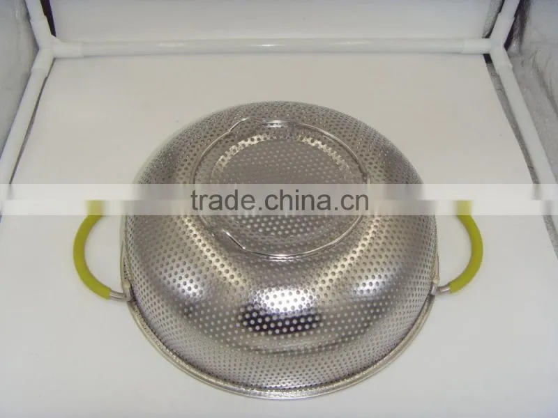 High Quality Stainless Steel Mesh Flour Sifter with Long silicone handle and Ear