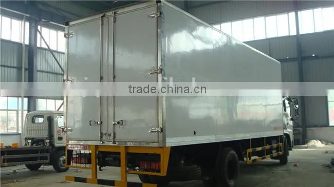 Dongfeng 6.5m compartments long refrigerated truck