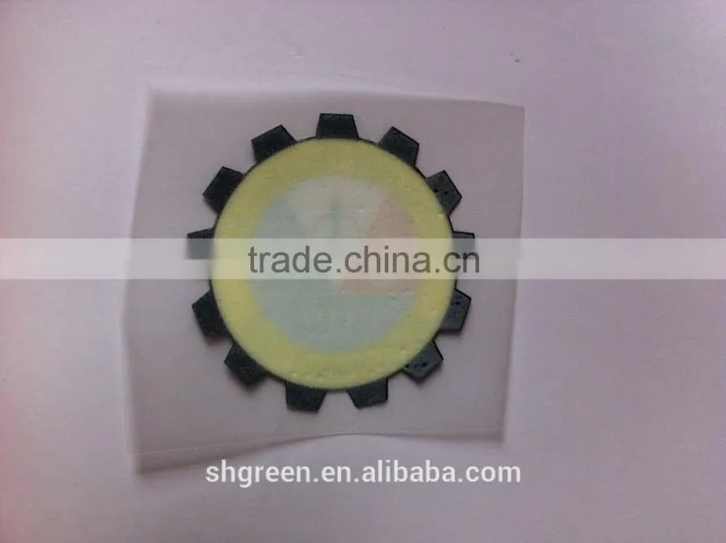 Black heat transfer printing label with 3D effect