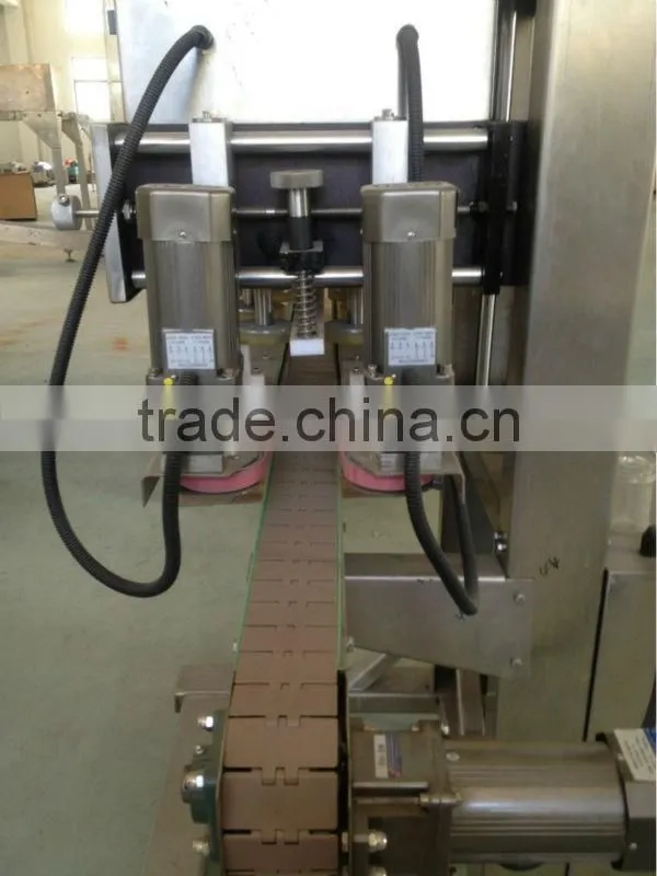 Curry sauce jar twisting cap machine