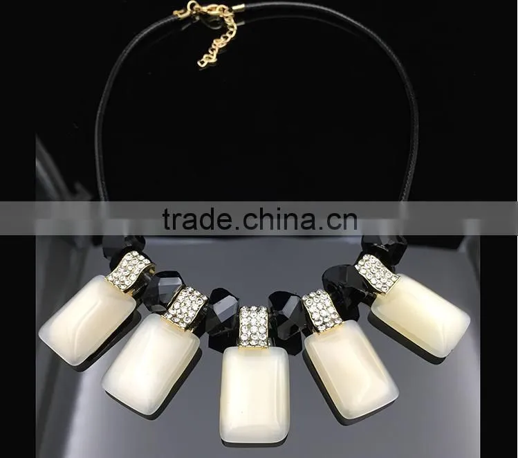 Manufacturers wholesale high-grade fashion female opal necklace short leather chain necklace