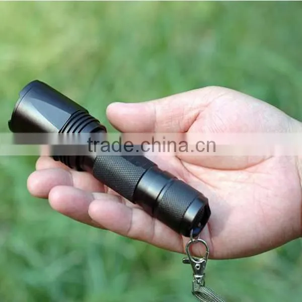 Waterproof 600 Lumen LED Light Source Zoomable Flashlight