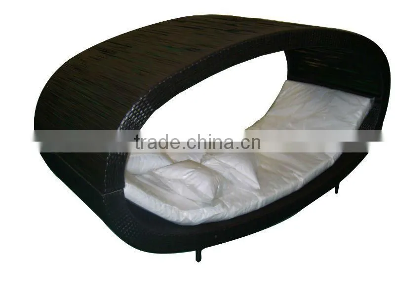 outdoor rattan lounger