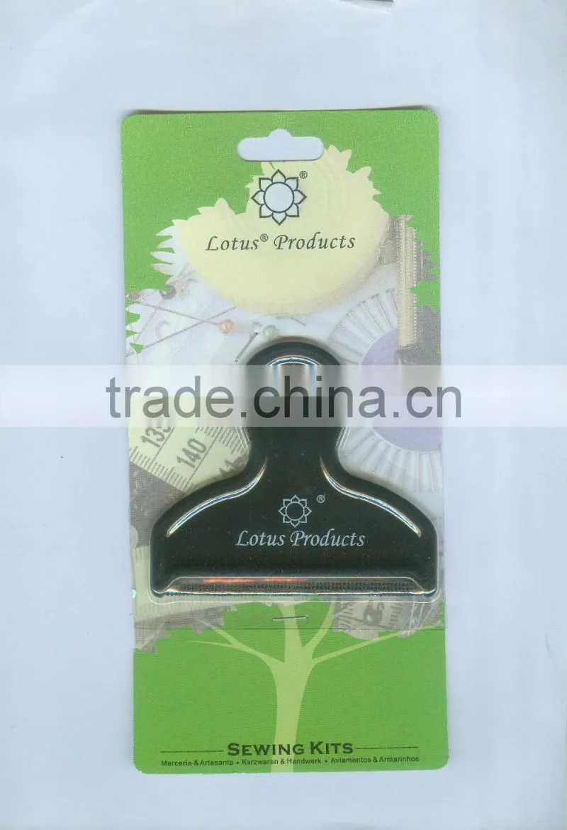 LTS-4 Plastic Cashmere Comb Sweater Comb With Blister Card Packing