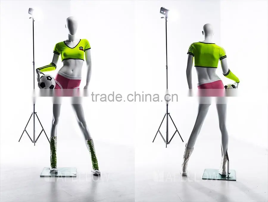 Playing Football Women Mannequin FTF2-EG