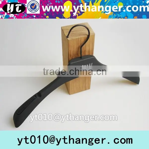 YY0531 hot selling black clips trousers hanger non-slip plastic clothes hanger
