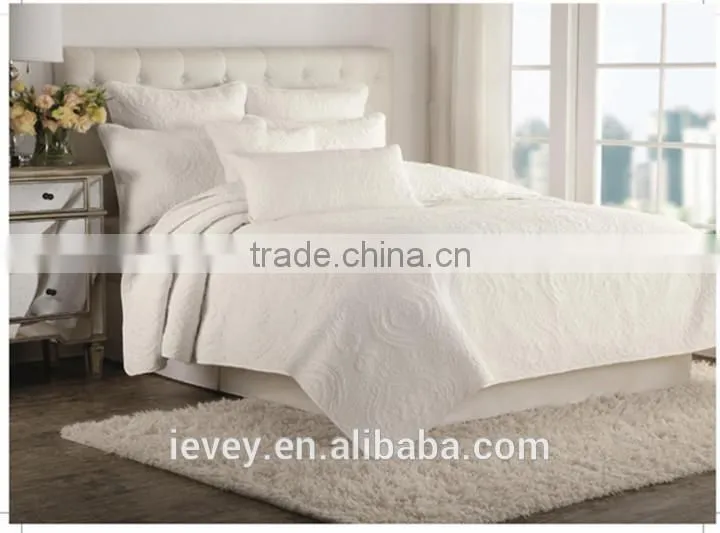 good quality competitive price pure white 100% cotton reactive printed plain style sanding quilted patchwork bedspread