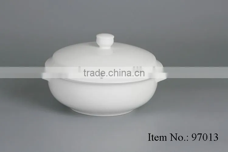 big ceramic soup pot with lid