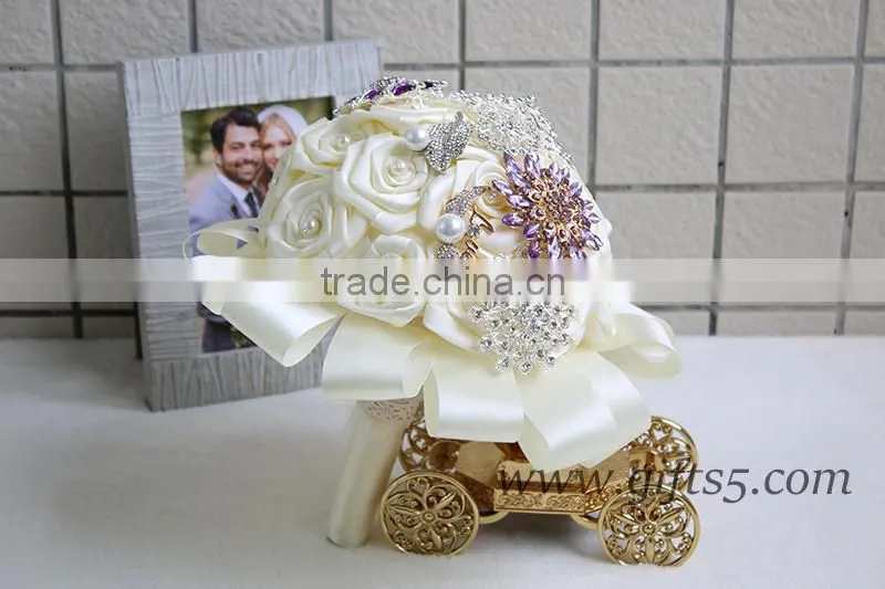 High quality luxurious winter wedding bouquets with purple brooches decoration