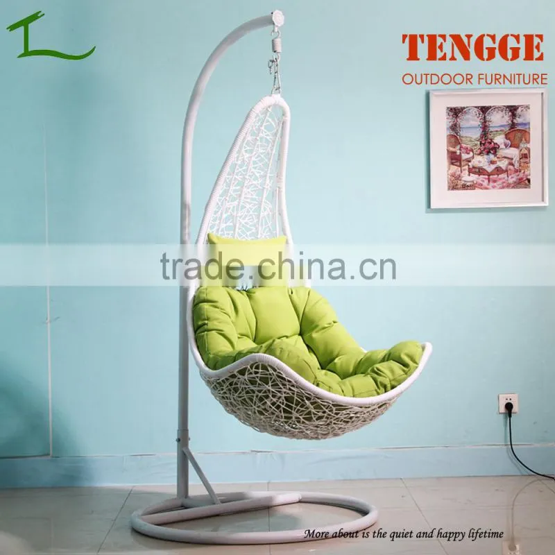 TG15-0139 Half moon shape white resin wicker swing chair