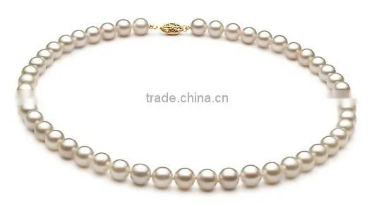 A 7-8mm white round Chinese Akoya pearl necklace