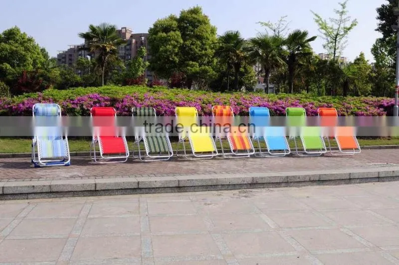 White Zero Gravity Chair Portable Folding Beach Chair with anthracite frame