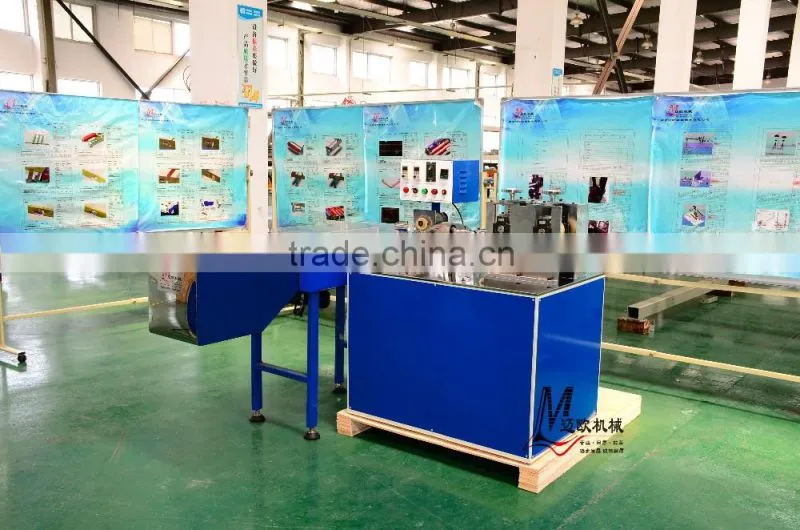 The cutter cutting machine traction