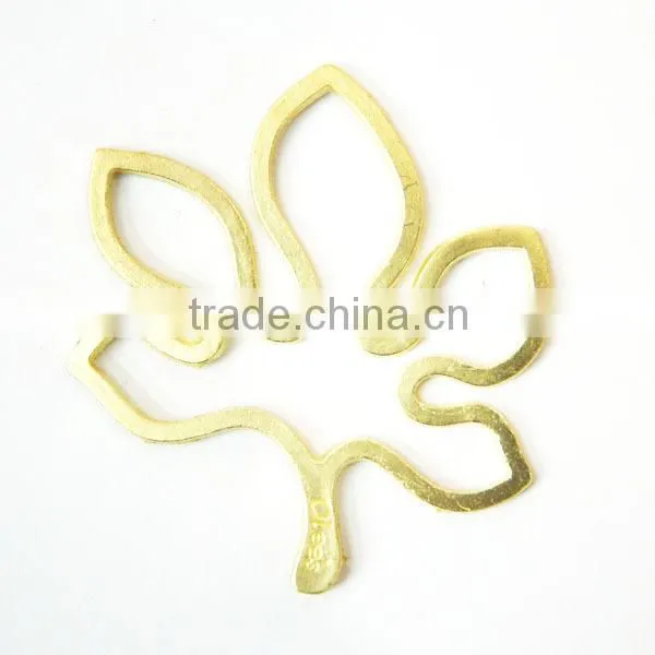 Cheap Gold Alloy Leave Charms Fashion Jewelry Pendant