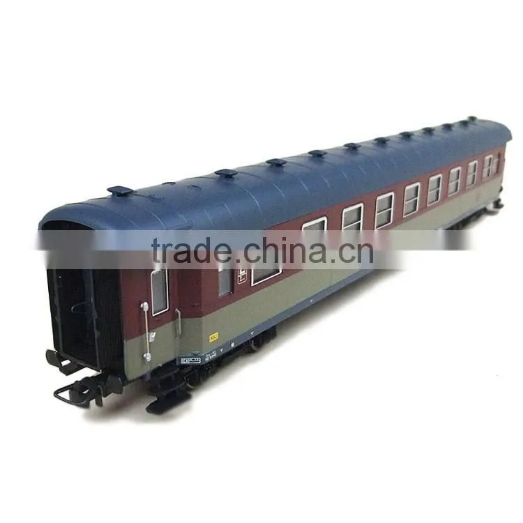 1:18 scale HO model train