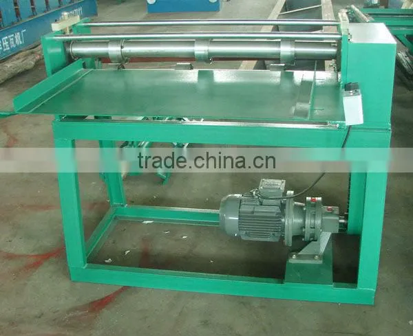 Simple iron sheet slitting machine