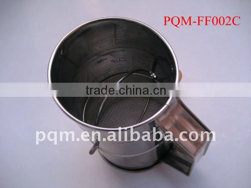 Pratical hand-rolling flour sifter 002C