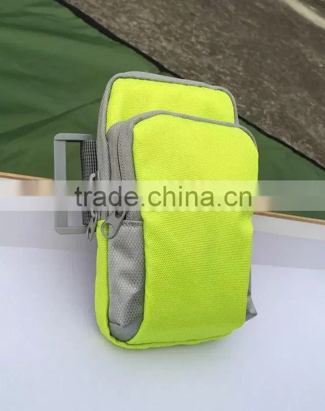 Adjusted sports bag for arm phone pouch