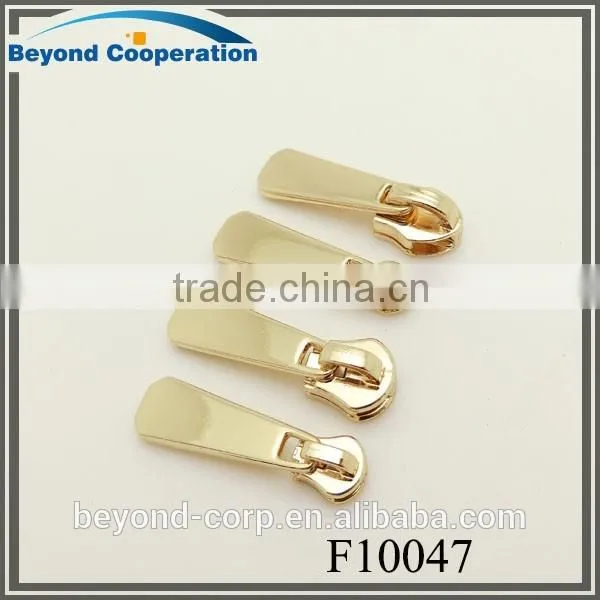 Zinc alloy zipper puller slider for plastic zipper