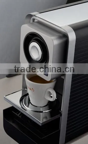 Automatic capsule coffee machine