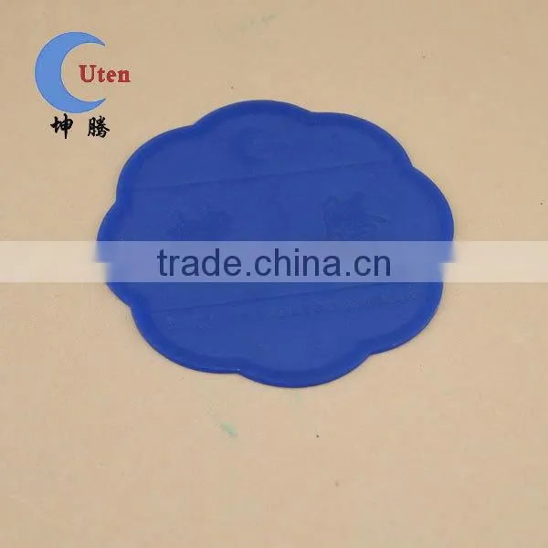 Colorful hollow out shape silicone insulation mat