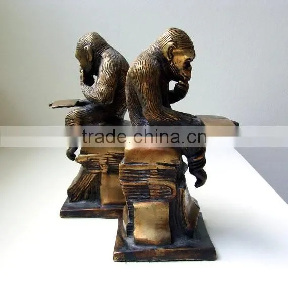 Home deco life size monkey reading book statue bronze sculpture