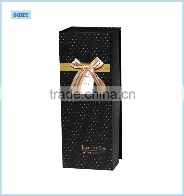 luxury gift packaging box with megnet closure and customized design