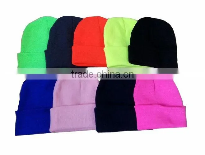 100% Acrylic Knitted Hat for winter season