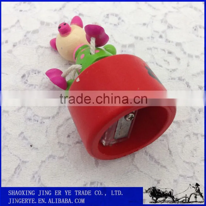 Custom 3d cartoon pencil sharpeners resin Giraffe cute pencil sharpener