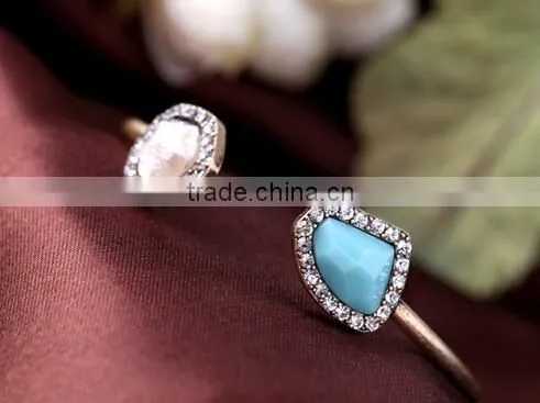 >< NEW Fashion Geometric Resin rhinestone Cuff Bracelets/