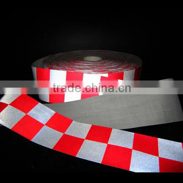 Low Price And High Quality White Red Reflective Checker Stripes