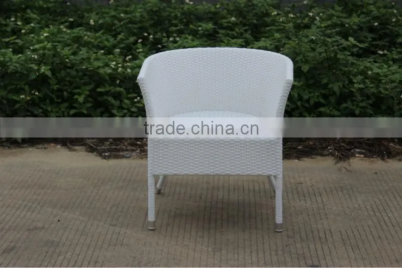 4296 White elegant coffee table and chairs