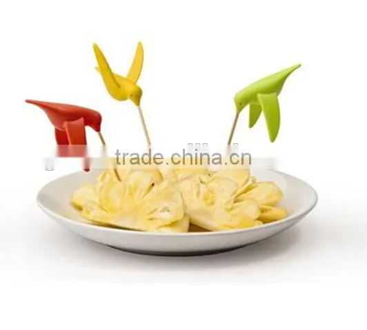 Single pointed and round bamboo cocktail toothpick
