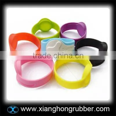 Custom embossed logo silicone bracelet