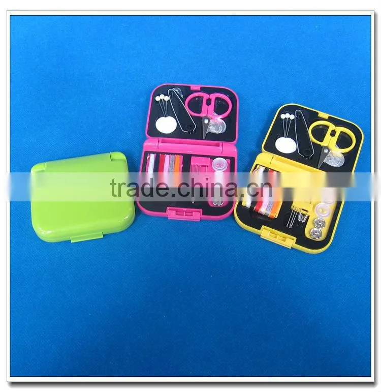Hot sells plastic travel sewing kit