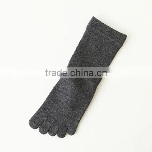 China Socks Manufacturer Custom OEM Design Woman Comfortable Cotton Sox Plain Cable Knit Five Toes Pilates Yoga Sock