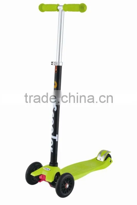 maxi scooters with four wheels