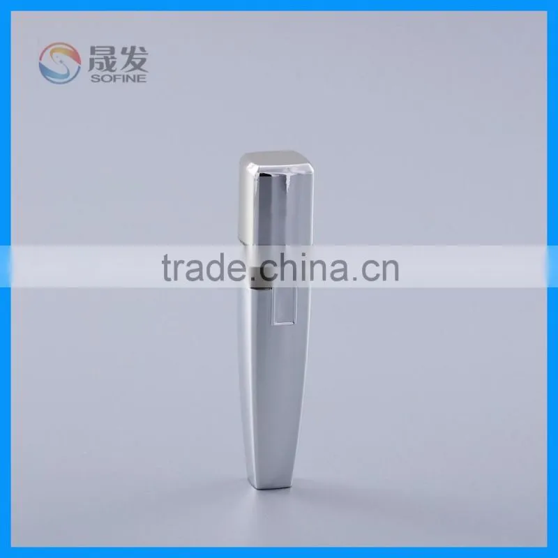 Beautiful empty plastic packaging cosmetic Thick lip gloss tube