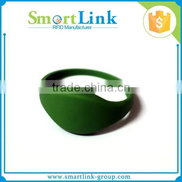 cheapest LF TK4100/EM4200/EM4305/T5577 chip silicone/PVC rfid wristband/bracelet for water park